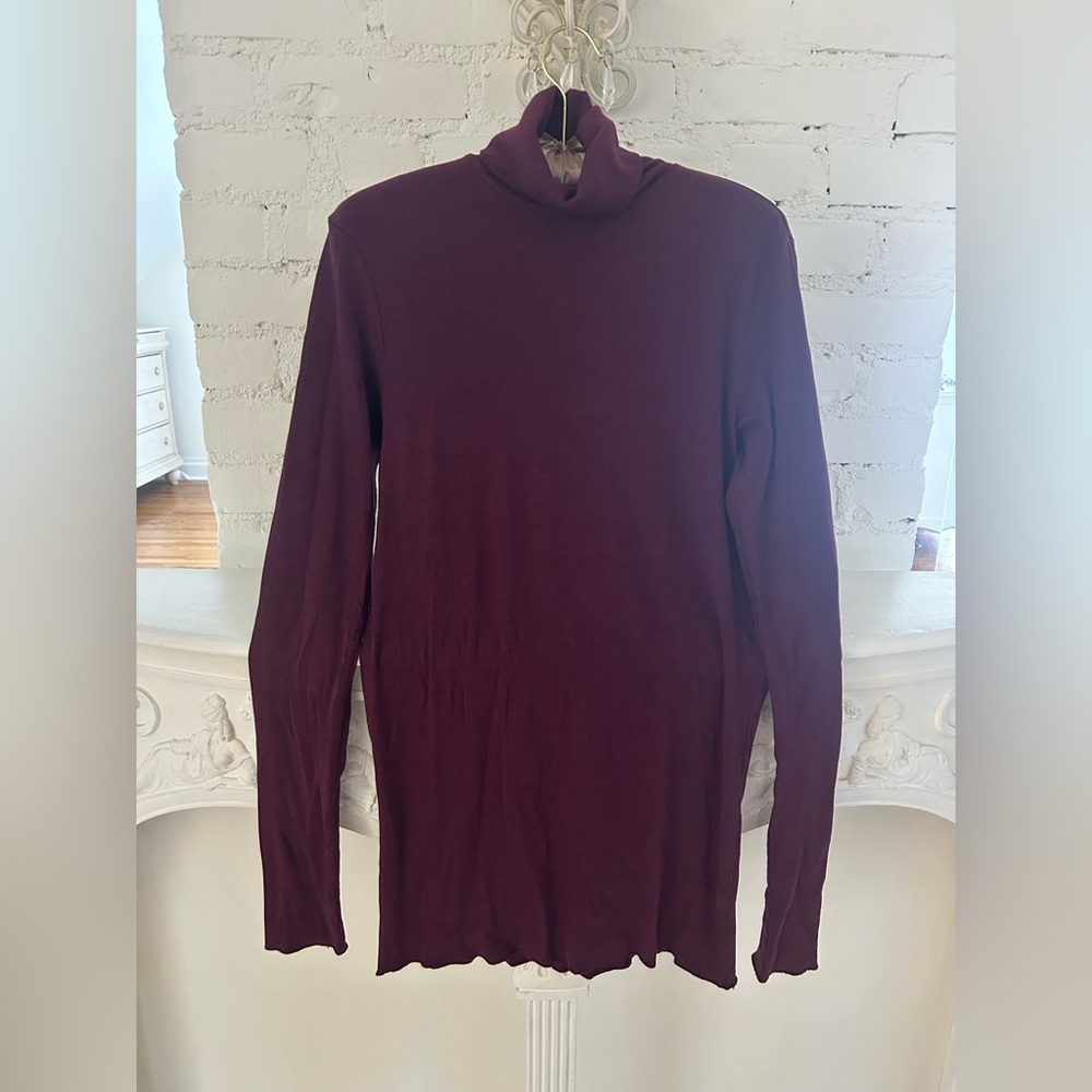 Vintage Ralph Lauren Ribbed Knit Turtleneck Sweater in Burgundy 
Size: Large
EUC